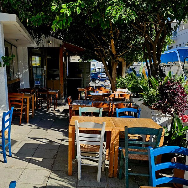 4 souvlaki stelios o souvlakis 600X600.jpg