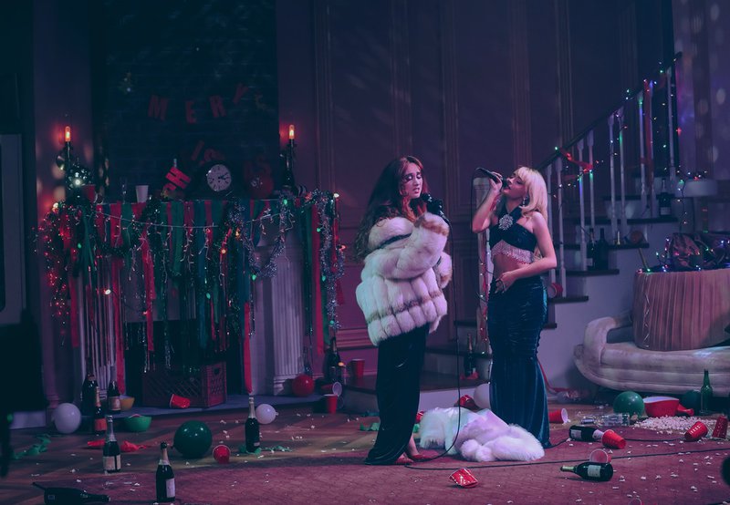 A-NONSENSE-CHRISTMAS-WITH-SABRINA-CARPENTER.jpg