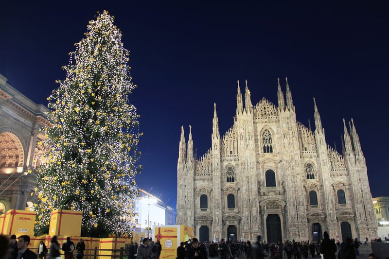 Christmas-Milan-duomo-tree.jpg