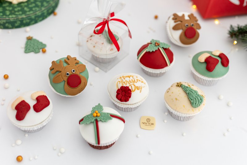 Christmas Cake Individual (2).jpg