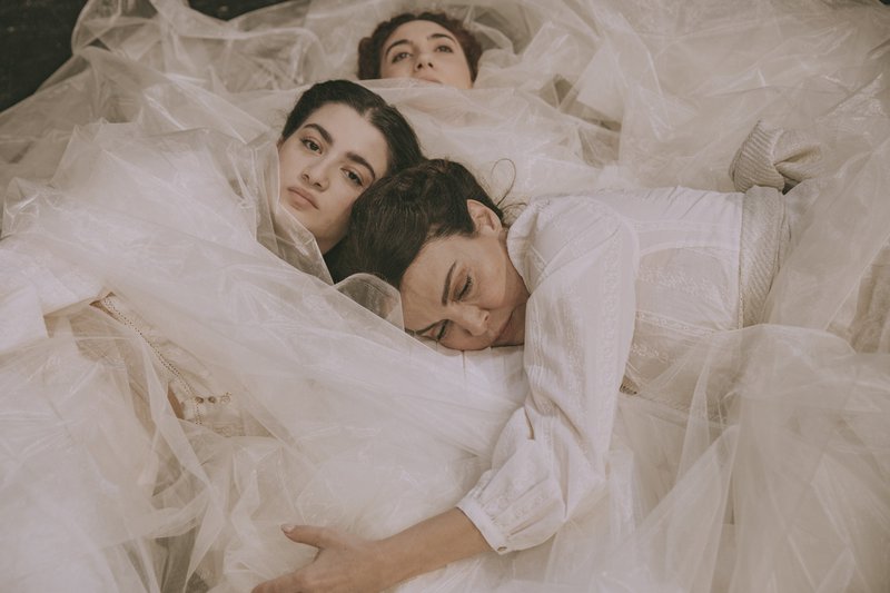 Η Διάφανη.jpg