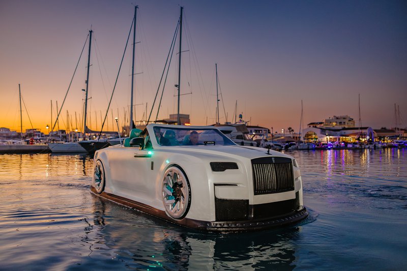 Love on the sea_Limassol Marina_2025 (1).jpg