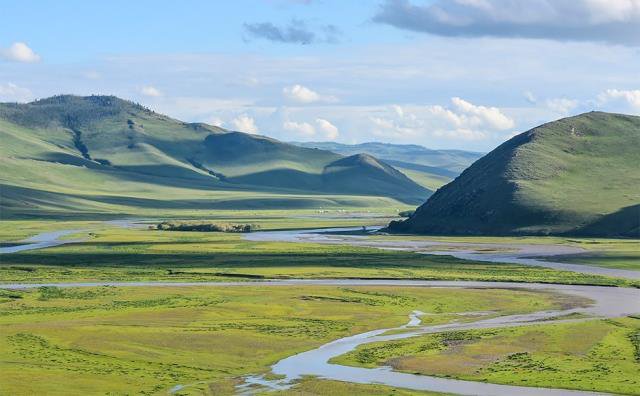 Mongolia-Valley.jpg