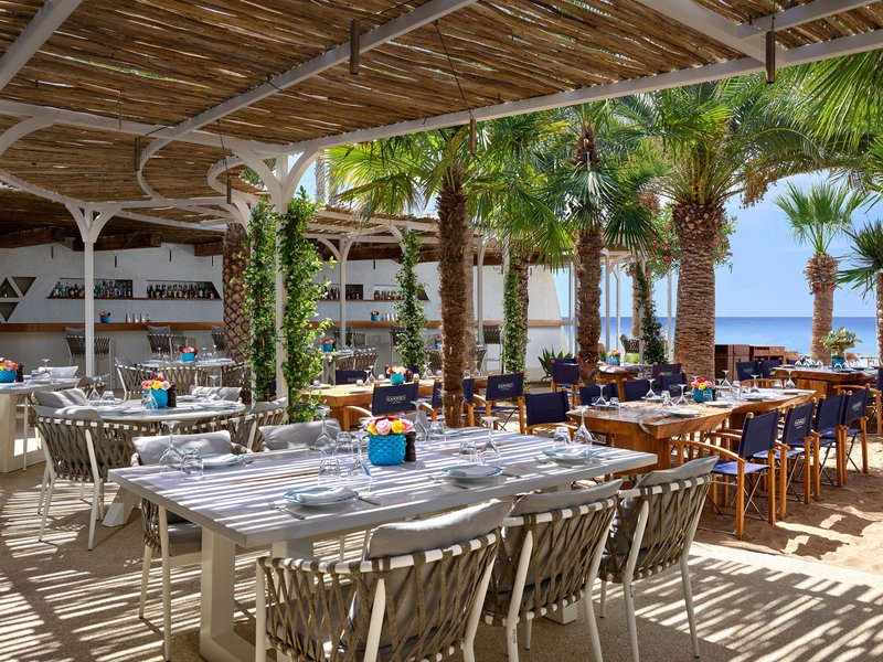 Parklane Limassol - Restaurants - Nammos - Table Setting 05 HR--.jpg