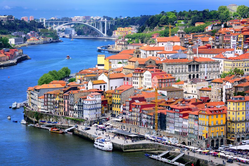 Ribeira-the-old-town-of-Porto-and-the-river-Douro_XXL.jpg