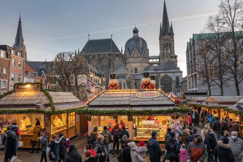 aachen-christmas-market-sh-1.webp