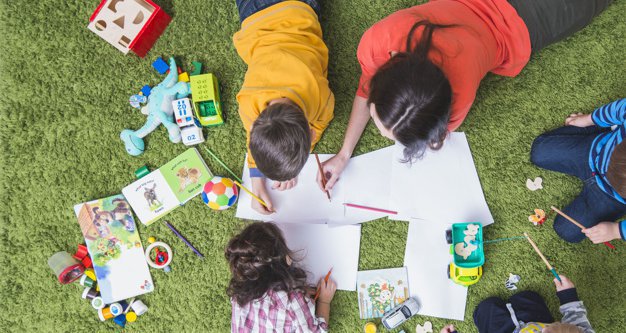 children-drawing-playing-carpet_2.2e16d0ba.fill-1375x729.jpg
