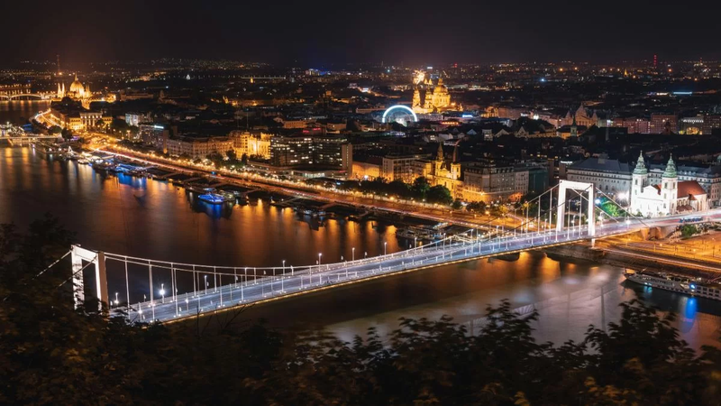 daniel-mirlea-budapest-unsplash.webp