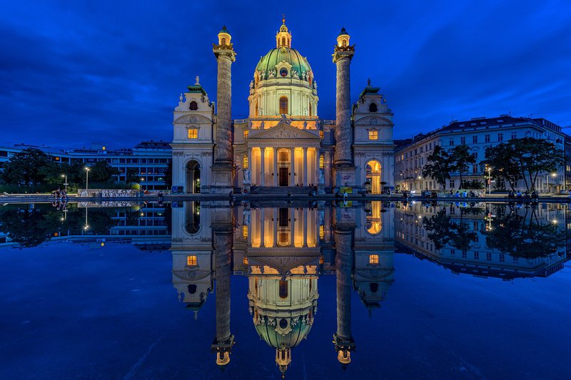 karlskirche-4387053_1280.jpg