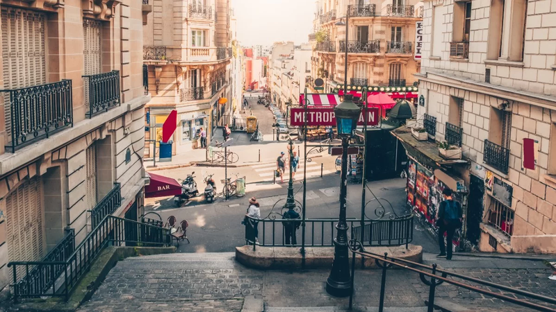 montmartre-paris-sh-1.webp