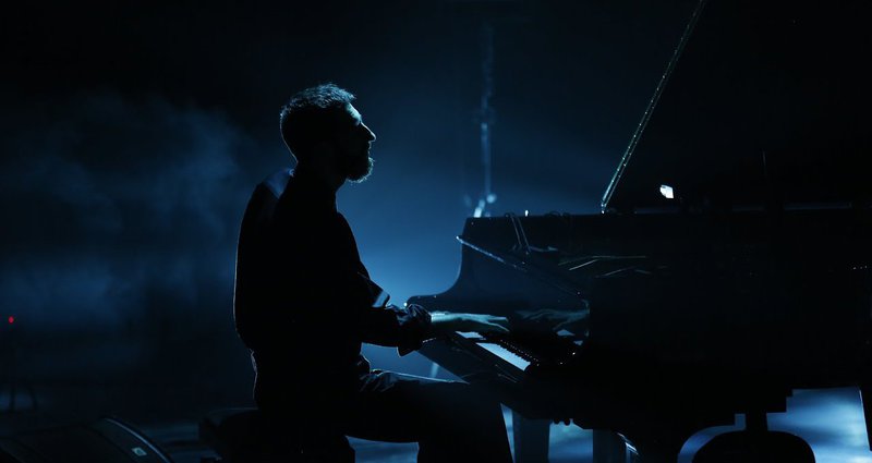 piano.2e16d0ba.fill-1375x729.jpg