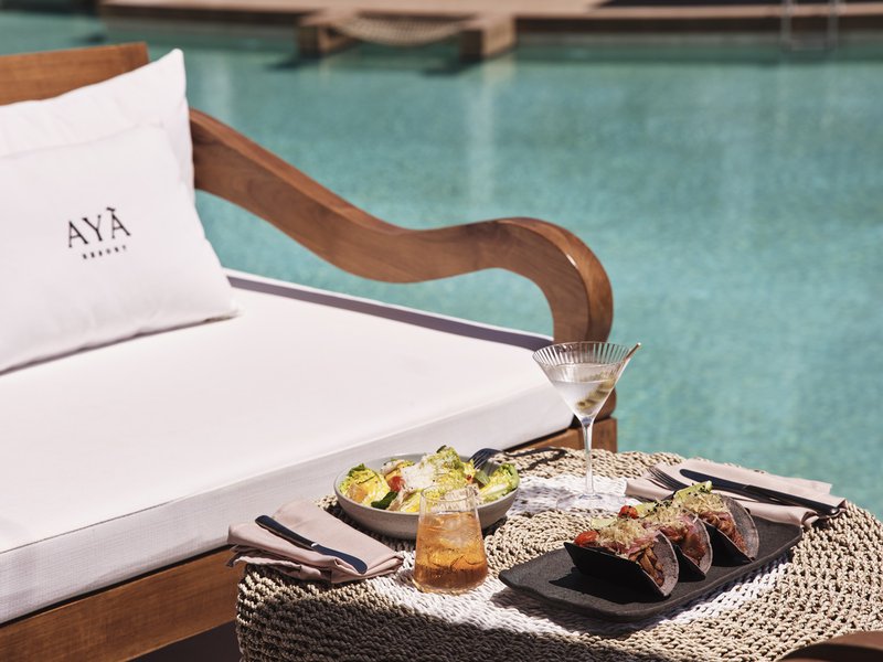 πισινα aya.jpg