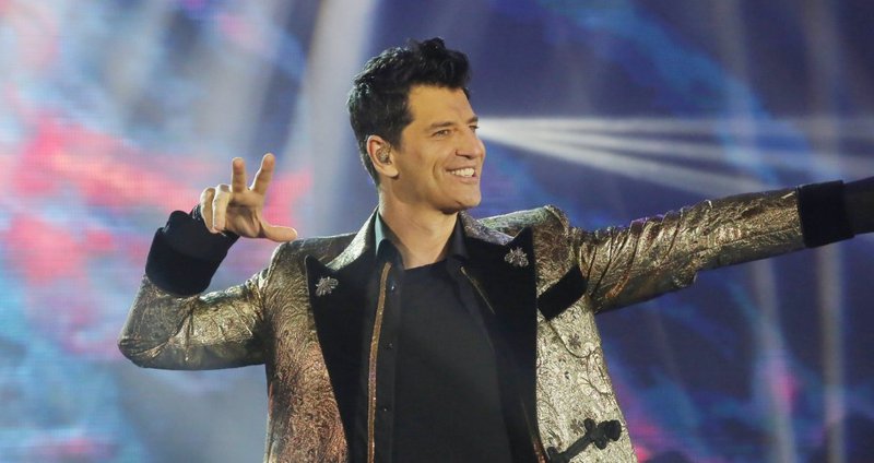 sakis_rouvas93.2e16d0ba.fill-1375x729.jpg