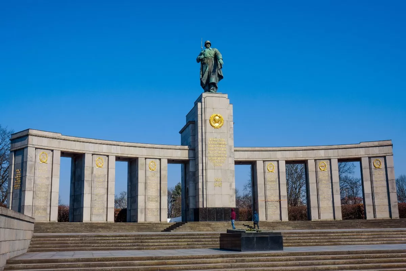 soviet-war-memorial-in-treptower-park-berlin-sh.webp