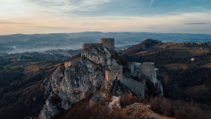 srebrenik-fortress-in-gornji-srebrenik-bosnia-and-herzegovina-sh.jpg