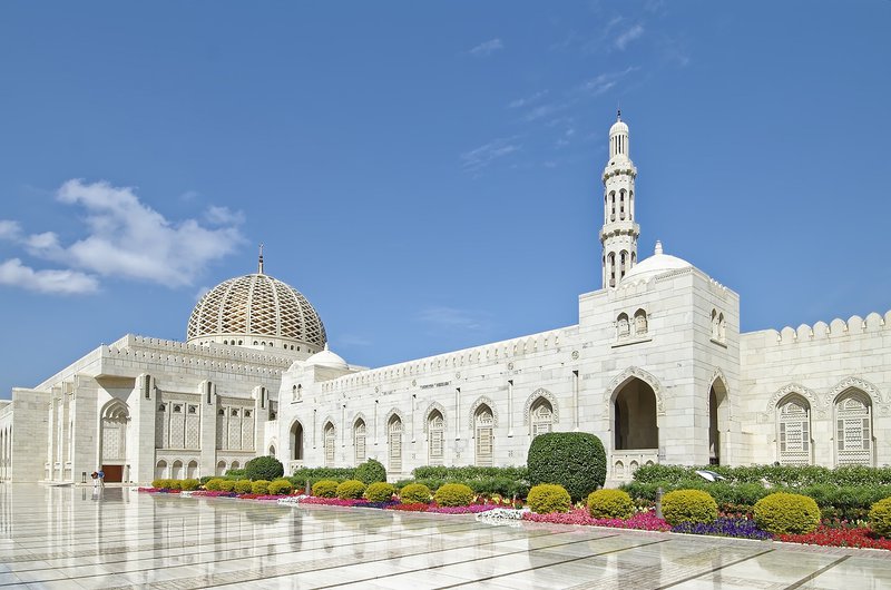 sultan-qaboos-grand-mosque-5963726_1280.jpg