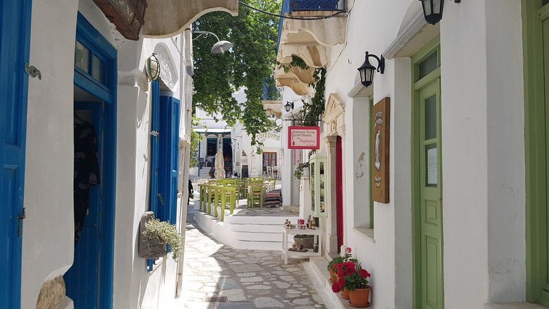 tinos_alleyway,_greece.jpeg