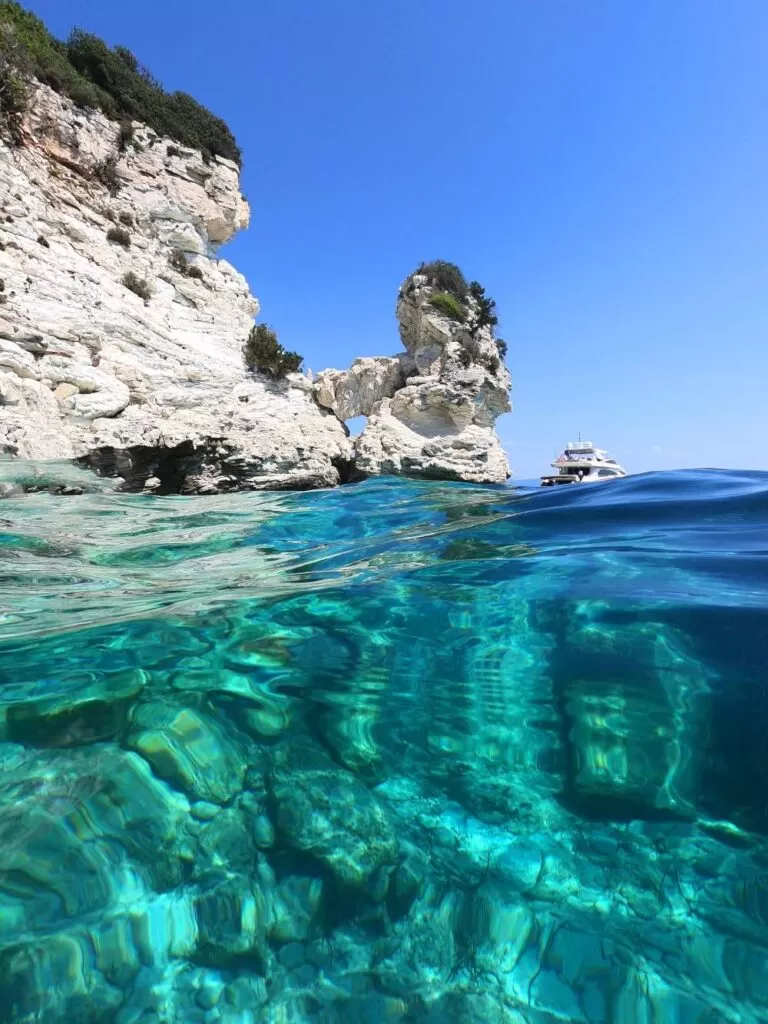 voutoumi-antipaxoi-768x1024.webp