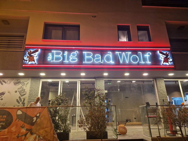 wolf1.jpg